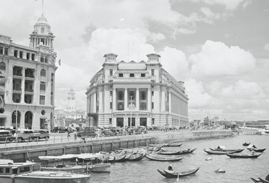 A sleepy start: First Temasek office and staff (1977)